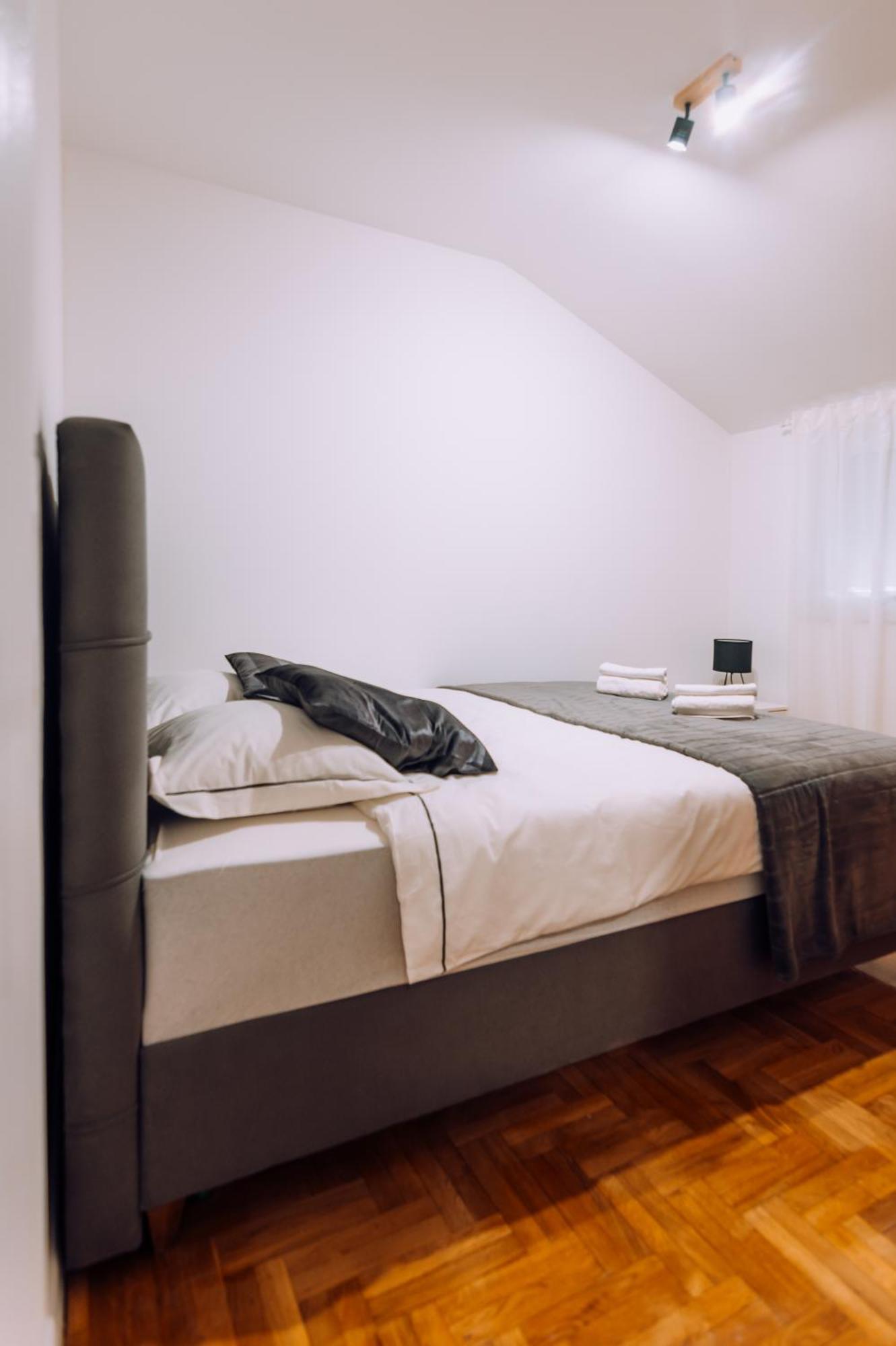 Apartment Sara ซาเกร็บ ภายนอก รูปภาพ