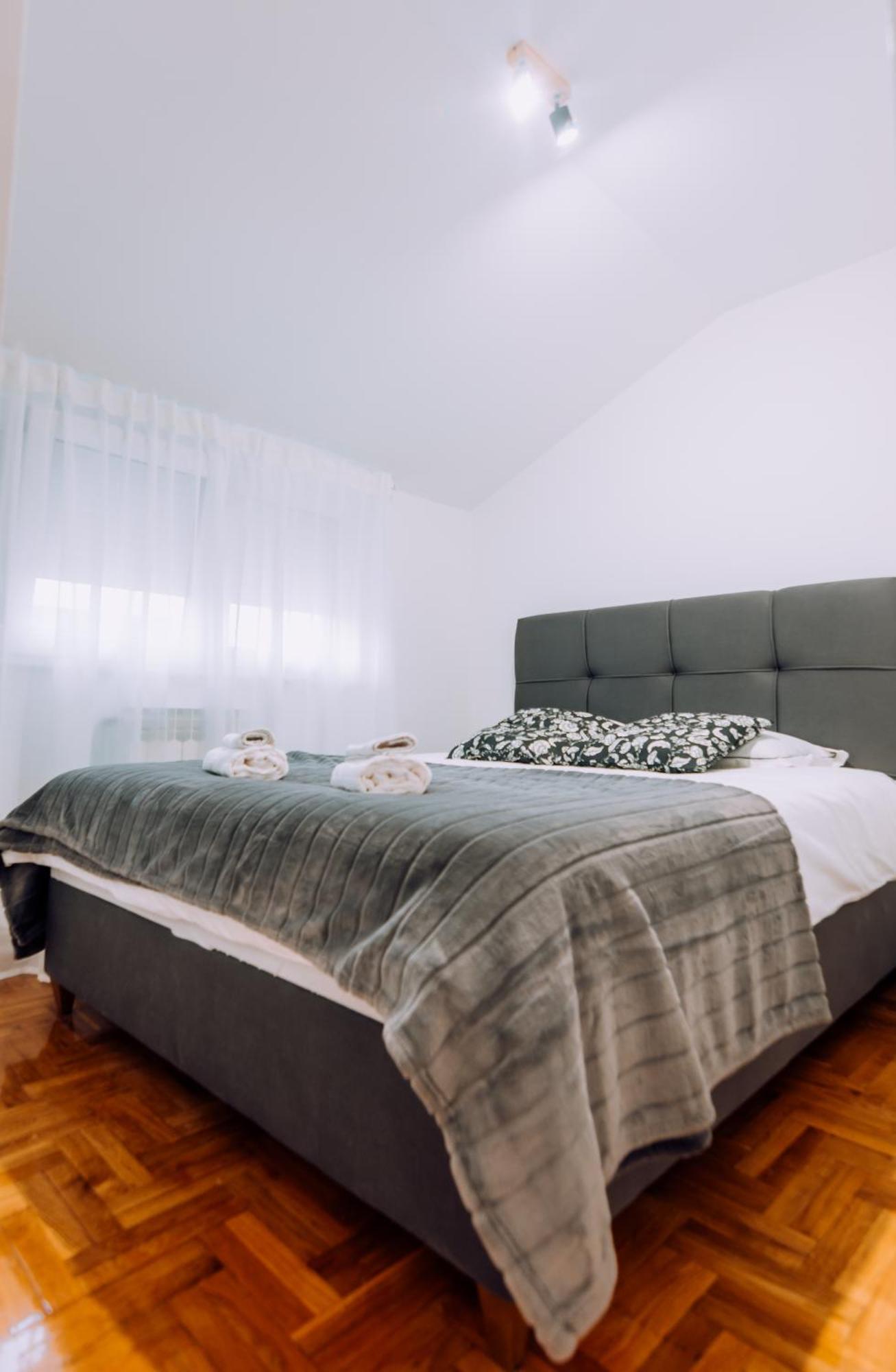 Apartment Sara ซาเกร็บ ภายนอก รูปภาพ